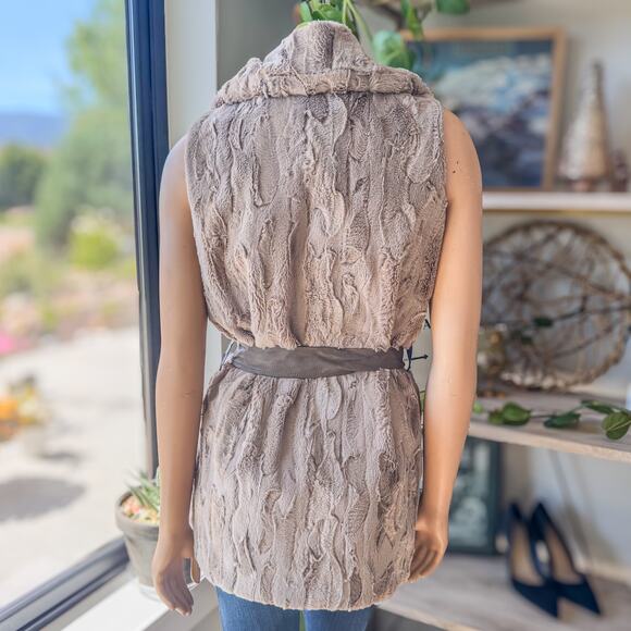 Melody, Collared Faux Fur Button Up Vest w/ & Faux Suede Waist Tie, Women's S/M - Picture 4 of 13